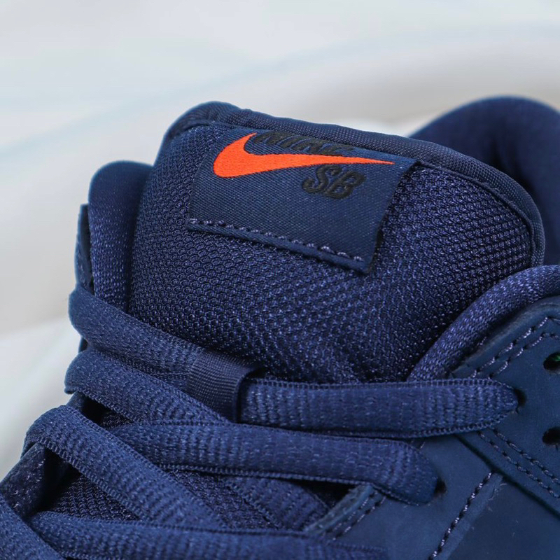 SB Dunk Low Navy Black Gum