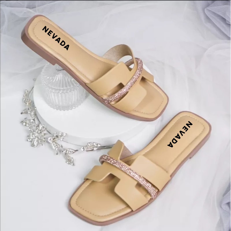 TIARA Sandal Wanita Teplek Korea Casual Size 37 - 40 Sendal Slop Blink Bling Empuk Flat Cewek Kasual Rumahan Warna White Putih Hitam kuning Selop Korean Style Santai Premium 37 38 39 40 Perempuan Kekinian Terbaru Shoes Original Valendino Store