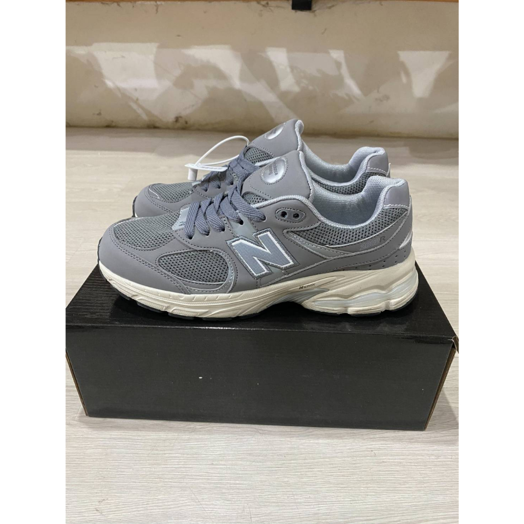 sepatu sneakers pria wanita New Bal4nce 2002R