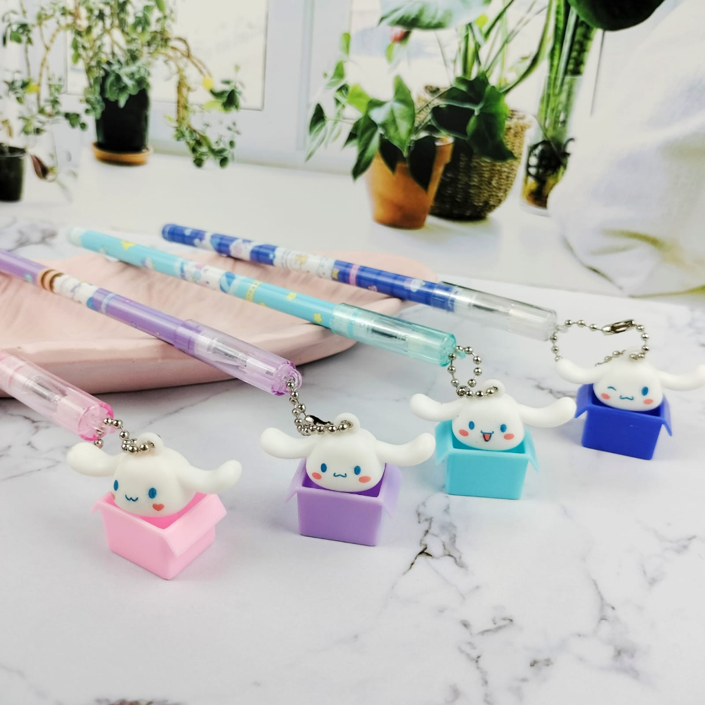 

Pen Gantungan Bentuk Cinnamoroll Box tinta Hitam Harga Termurah / Pulpen Gantungan Sanrio Cinnamoroll boks ready 4 Warna Favorit Anak Terlaris bisa Grosir dan COD