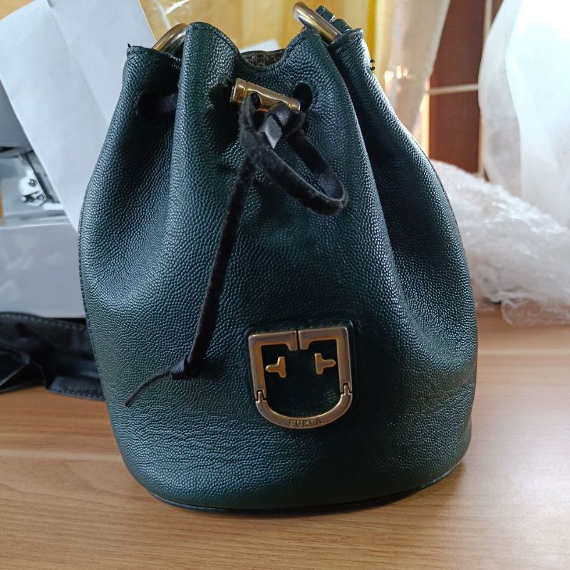 tas bucket furla