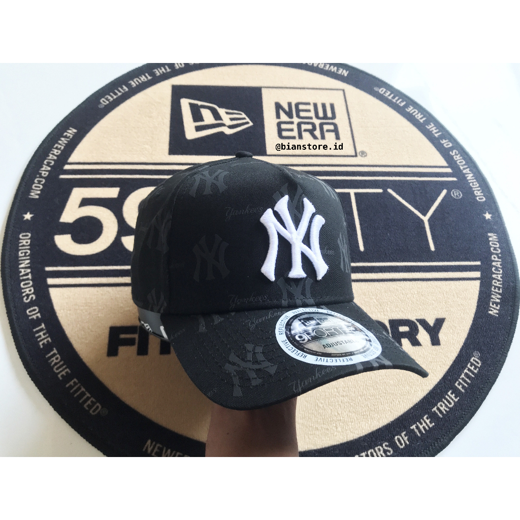 Topi New Era 9Forty A-Frame New York Yankees Black Reflective Snapback Cap