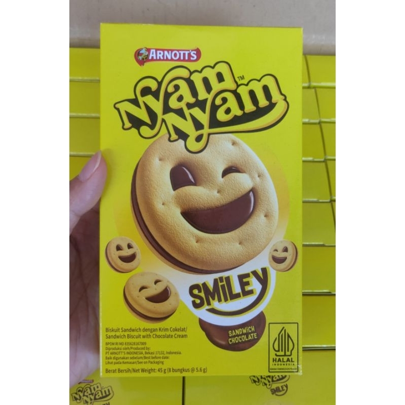 

agen distributor makanan ringan snack wafer biskuit arnotts nyam nyam smiley sandwich chocolate cream murah
