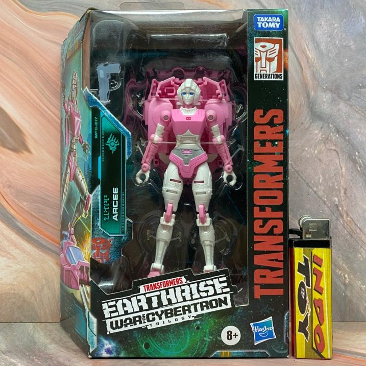 TRANSFORMERS War For Cybertron Earthrise Deluxe Class Arcee Figure