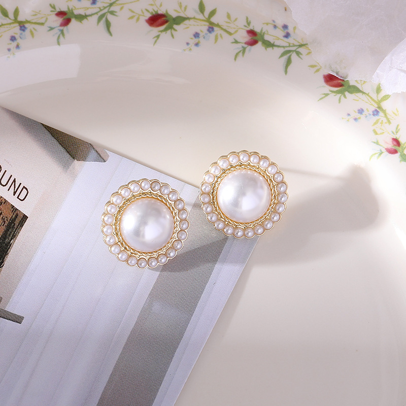 Anting-anting mutiara 925 perak anting-anting jarum anting-anting fashion yang elegan temperamen dalam ceruk anting-anting pengantin high-end