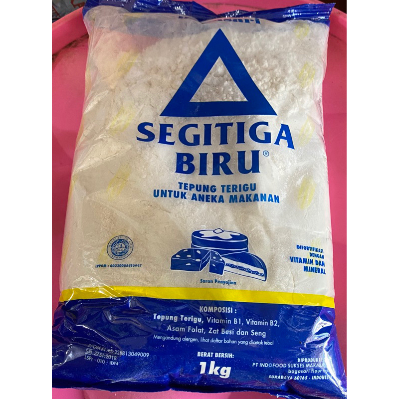 

Tepung terigu segitiga biru 1 kg tepung protein sedang