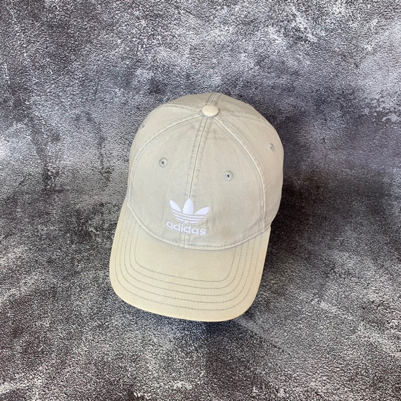 topi adidas trefoil