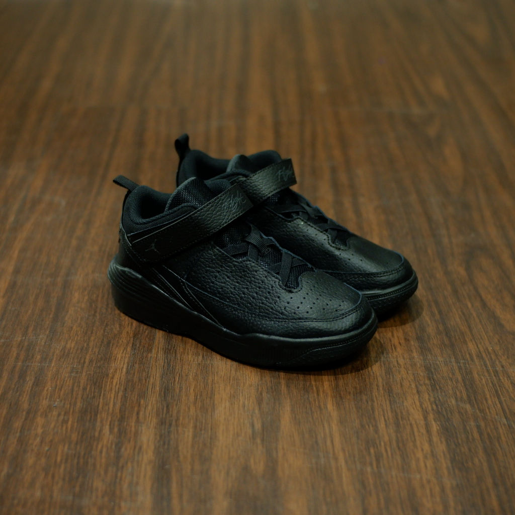 SEPATU SNEAKERS JORDAN AURA FLIGHT TRIPLE BLACK