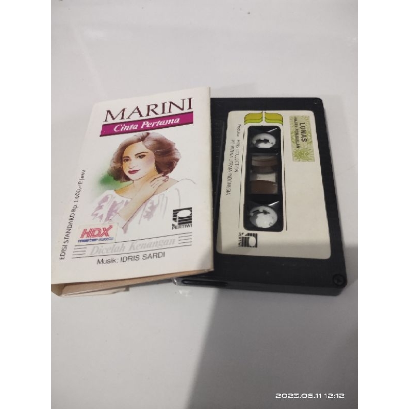 kaset pita marini / cinta pertama