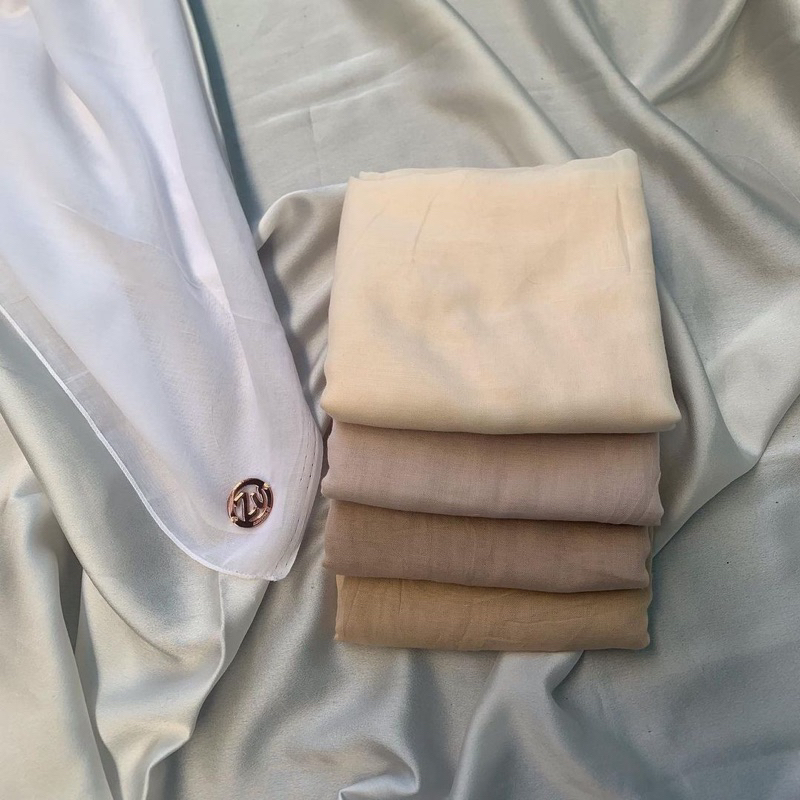 KERUDUNG SEGIEMPAT POLOS BAHAN PARIS