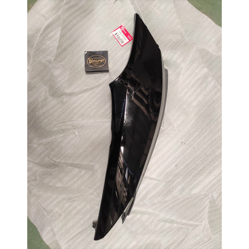 Cover body Kiri Hitam Honda Supra X125 Helm In 64420-KYZ-900ZB Original AHM