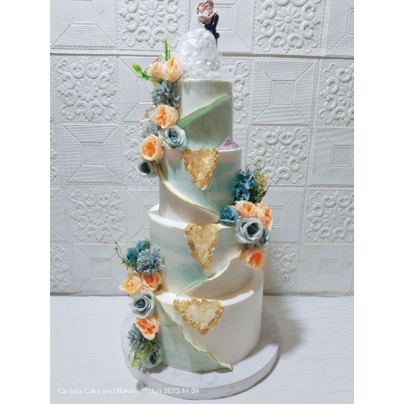 

Cake Wedding 4 Tier Wavy Flower Fondant / Kue Pernikahan Cantik/ Half Cake