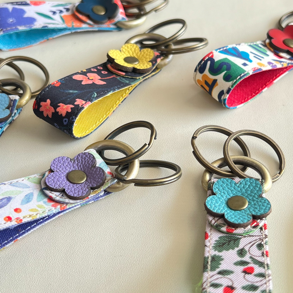 Gantungan Kunci Lucu Keychain Aesthetic Motif Bunga Tali Lanyard Floral