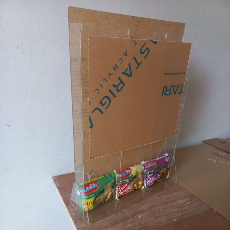 akrilik display mie instan/akrilik pajangan mie instan/akrilik warmindo