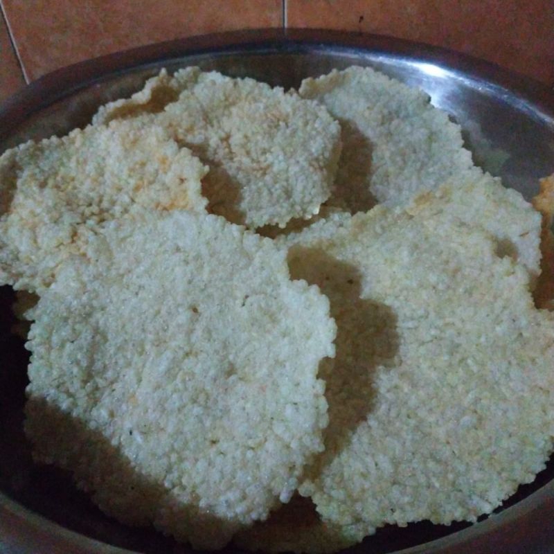 

Krupuk Puli buatan makku