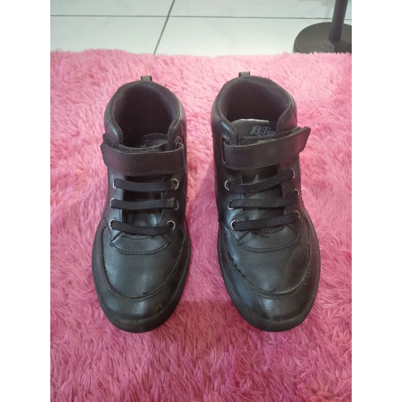 Sepatu anak laki-laki | sepatu Bata | sepatu warna hitam
