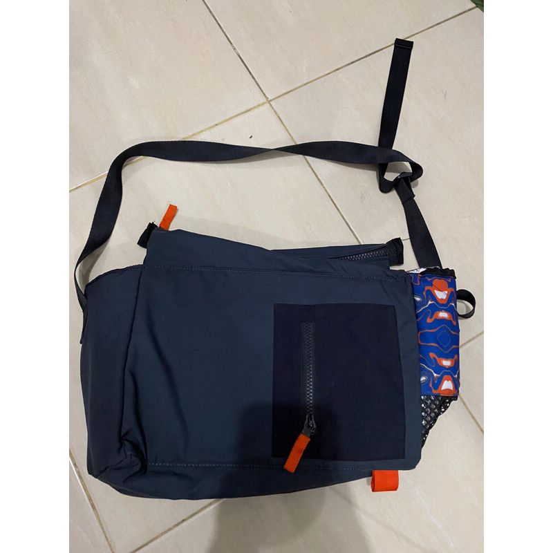 HIJACK SANDALS SLING BAG