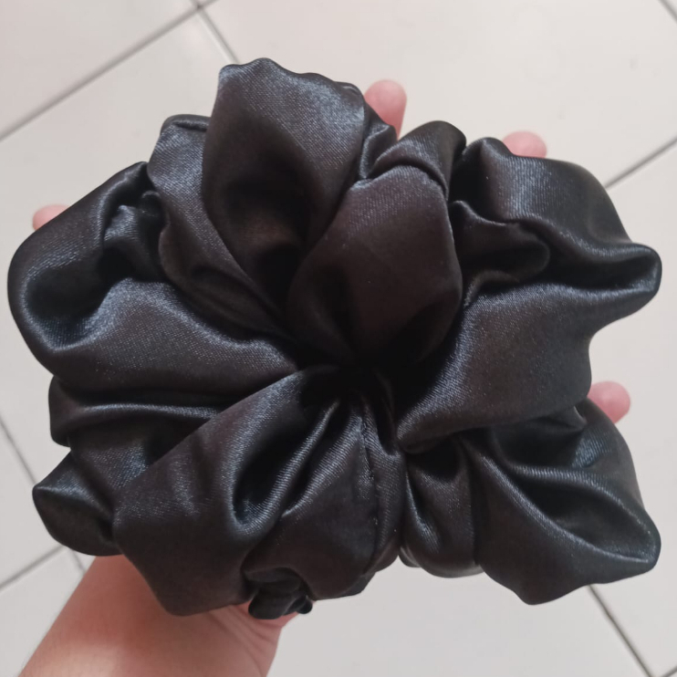SCRUNCHIE CEPOL BESAR HIJAB SATIN HITAM