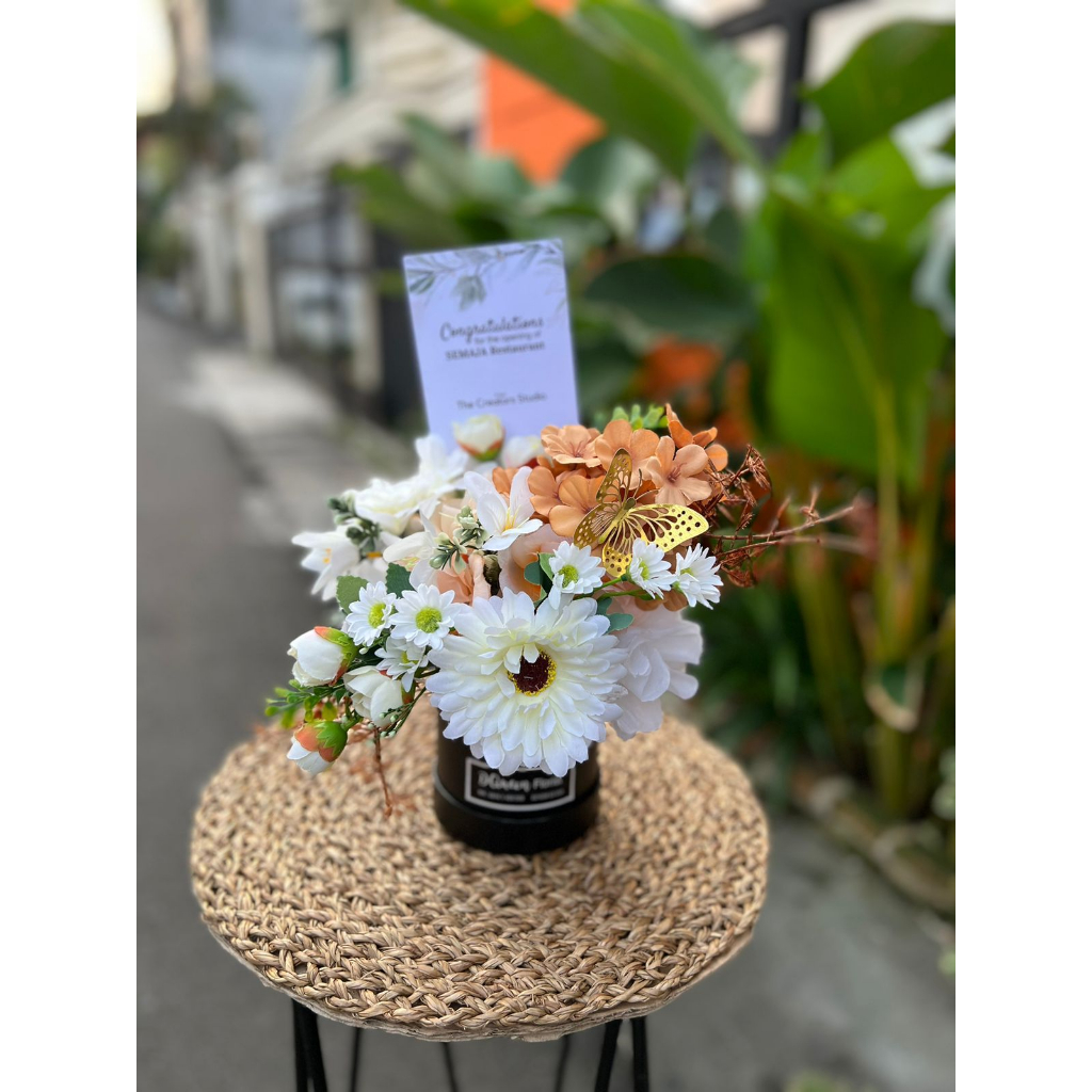 Dqueen Florist - Artificial Bunga Box White Flowers Nuansa Putih Elegan