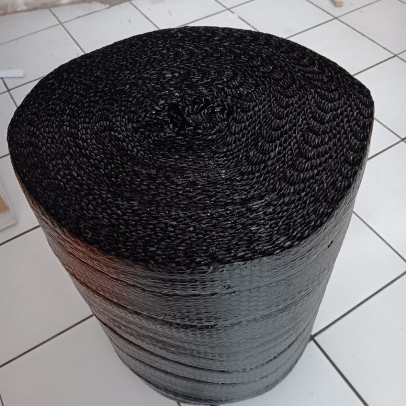 

Bubblewrap hitam 300 x 30cm kualitas sedang