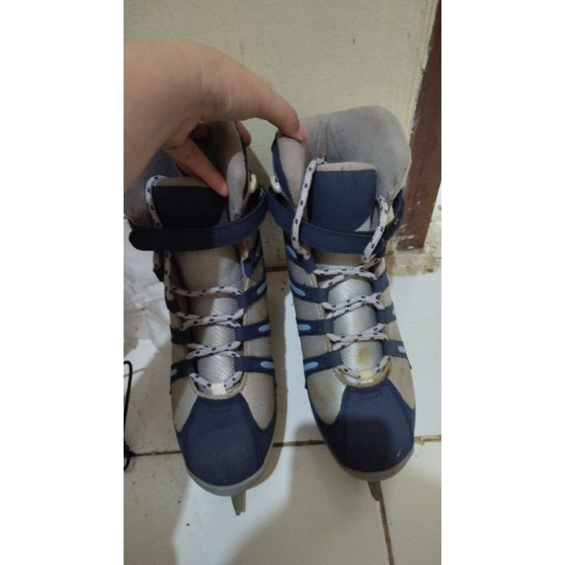 sepatu ice skating