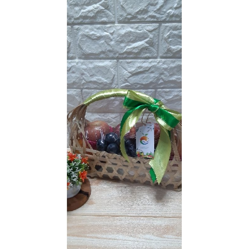 

Parcel Buah Segar Tas Anyam Bambu Parcel Buah Estetik Hampers Buah Exclusive