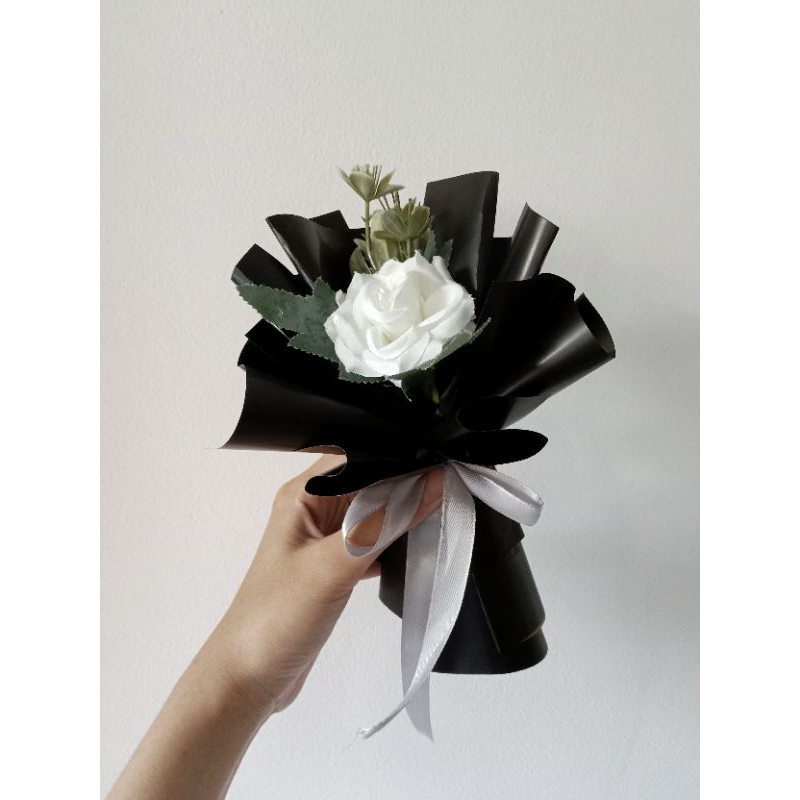 BUKET SINGLE ROSE / BUKET MAWAR SATU / WISUDA CILACAP
