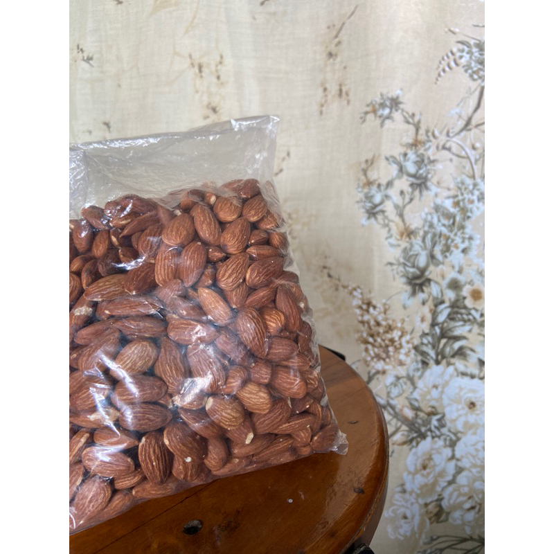 

kacang almond