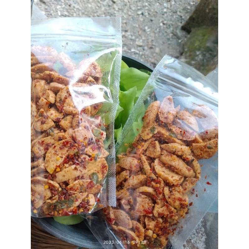 

Basreng pedas gurih renyah extra daun jeruk dengan chili oil