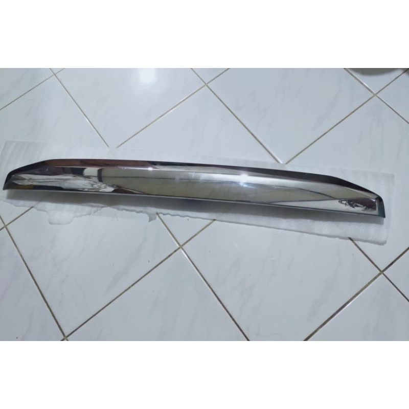 garnis trunglid chrome pintu bagasi Suzuki apv original baru