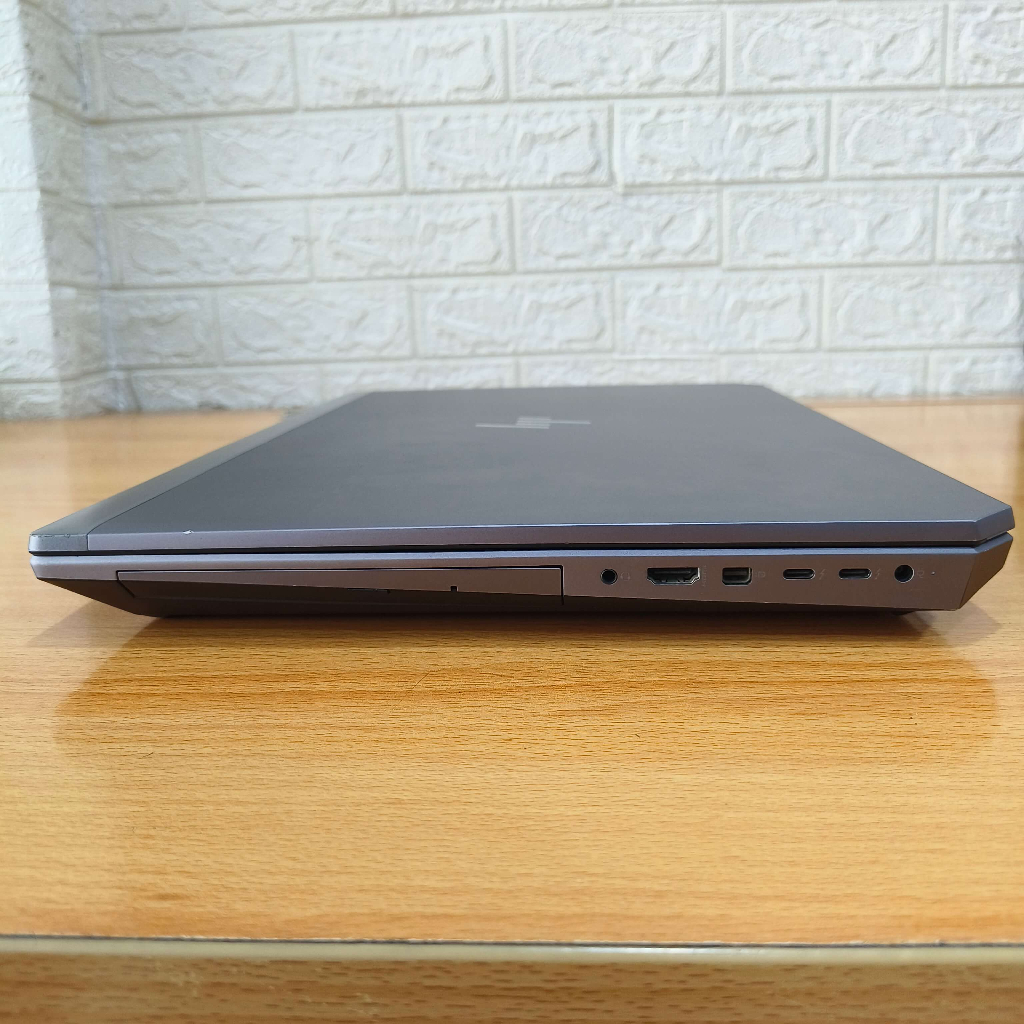 HP ZBook 17 G5 Core i7-8750H RAM 32GB SSD 512GB HDD 1TB NVIDIA Quadro P1000 4GB