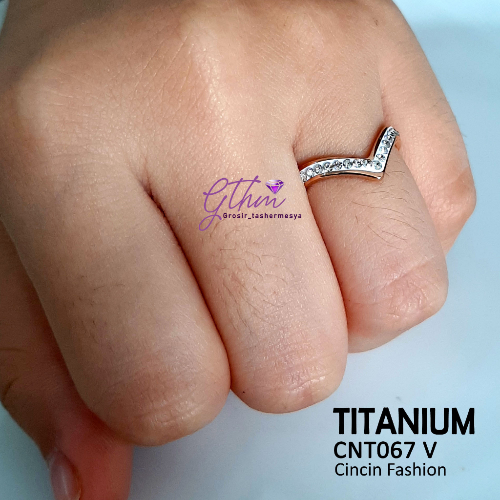 Cincin Wanita Titanium V shape Elegan Fashionable Perhiasan Fashion Import Premium Anti karat cnt067