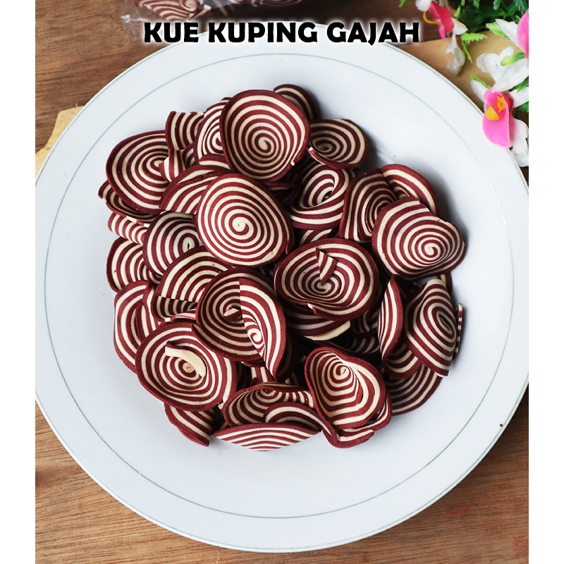 

Kue kuping gajah manis