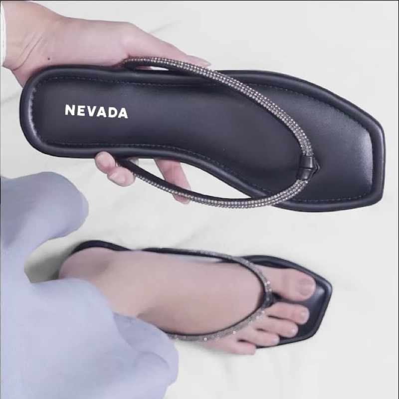 ANGEL Sandal Wanita Jepit Blink Kristal Size 37 - 40 Sendal Teplek Flat Cewek Pergi Jalan Rumahan Warna Hitam Black Pink Kunyit ALL Japit Rumah Anti Slip Empuk Premium 37 38 39 40 Perempuan Kekinian Terbaru Shoes Valendino Store