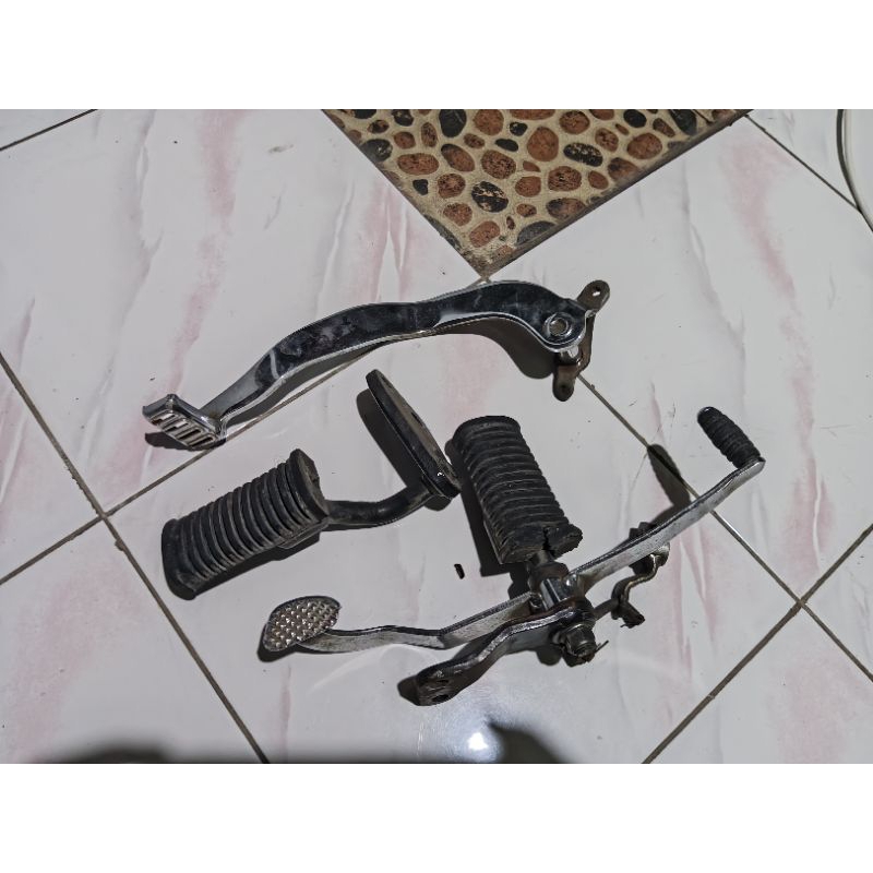 Footstep depan copotan motor Satria fu karbu, original copotan motor