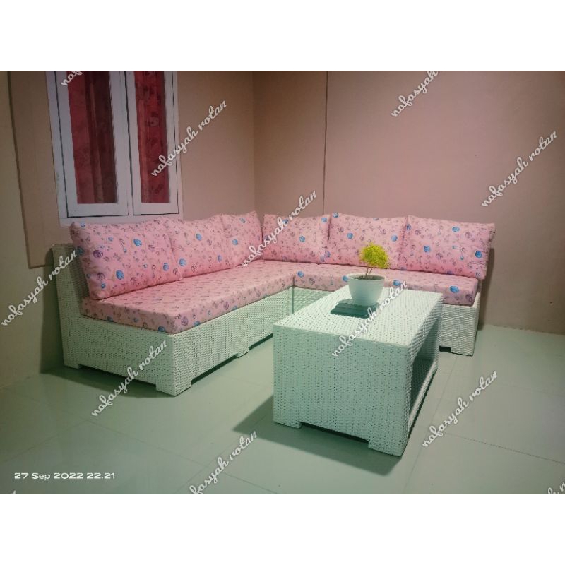 sofa sudut L rotan sintetis