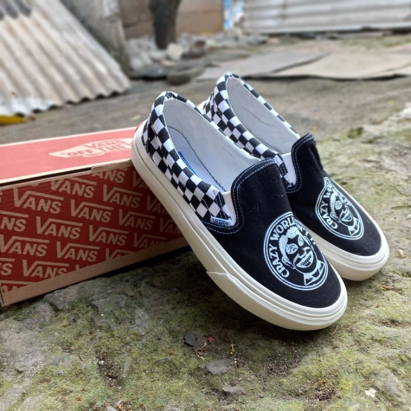 sepatu unisex pria dan wanita vans slip on crazy world size 36-44