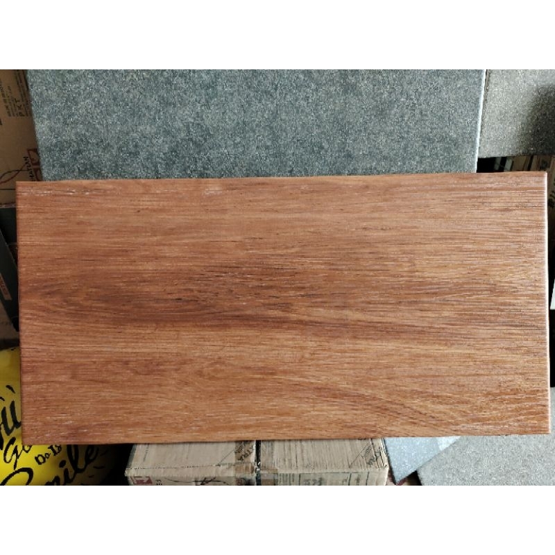 KUBIBIX KERAMIK 30X60 MATT URAT KAYU TUA KASAR / KERAMIK TANGGA