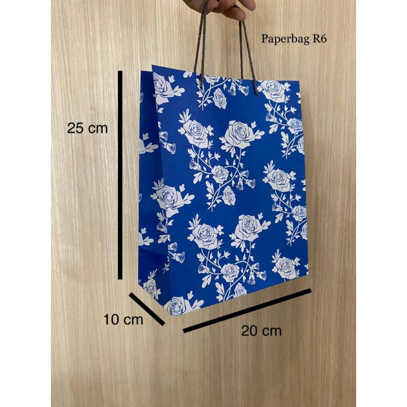 

Paperbag R6 ukuran 20x25 | R6 Biru Motif Bunga