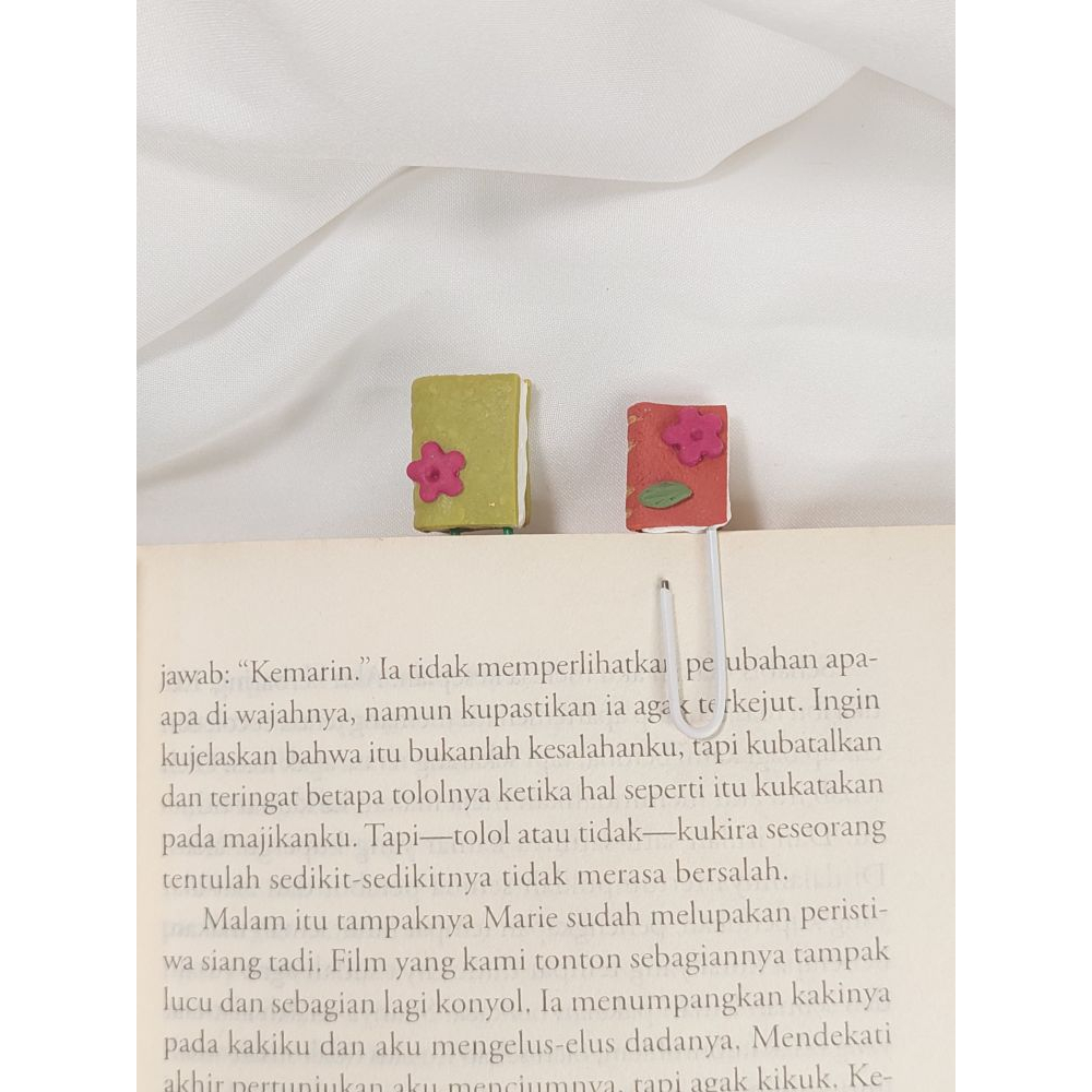 

DOPAMINIQUE Polymer Clay Paper Clip / Bookmark / Pembatas