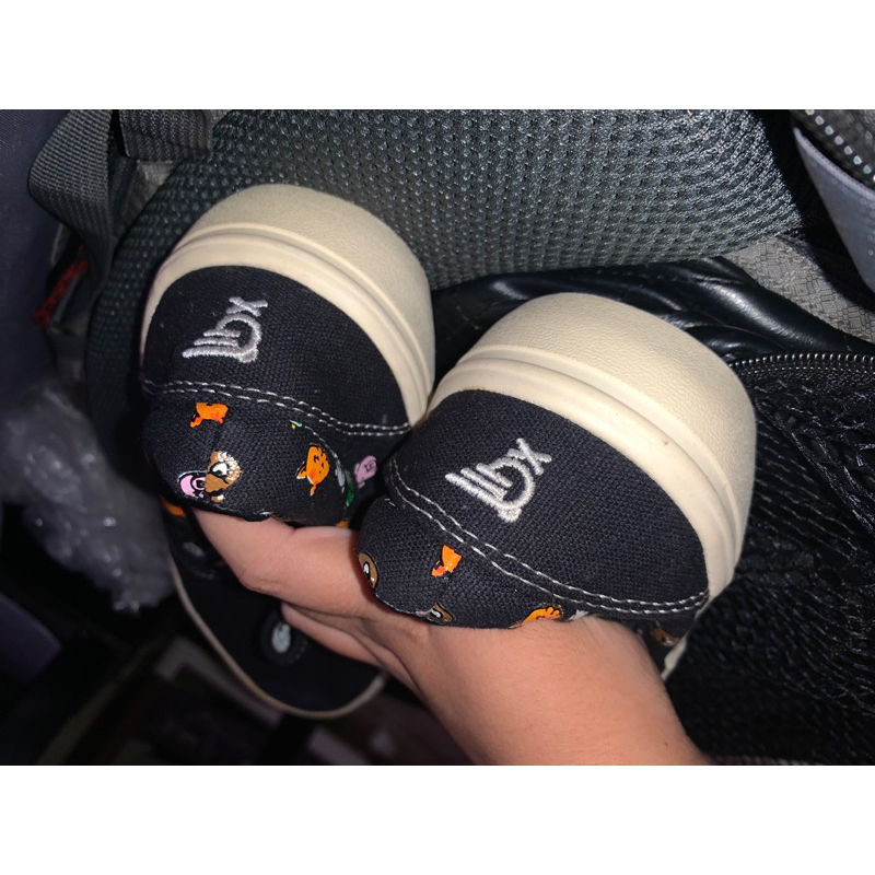 Preloved Sepatu Gozeal x CRSL SLIP ON BLACK