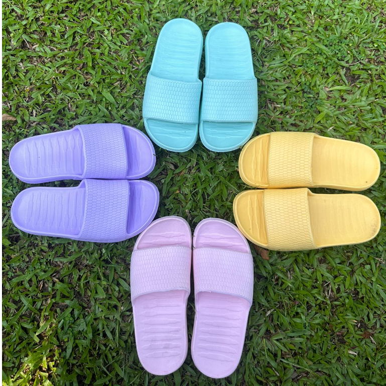 MINISO Sandal Pria dan Wanita Bath Slippers Sandal Karet Wanita EVA Solnya Empuk Super Anti Selip