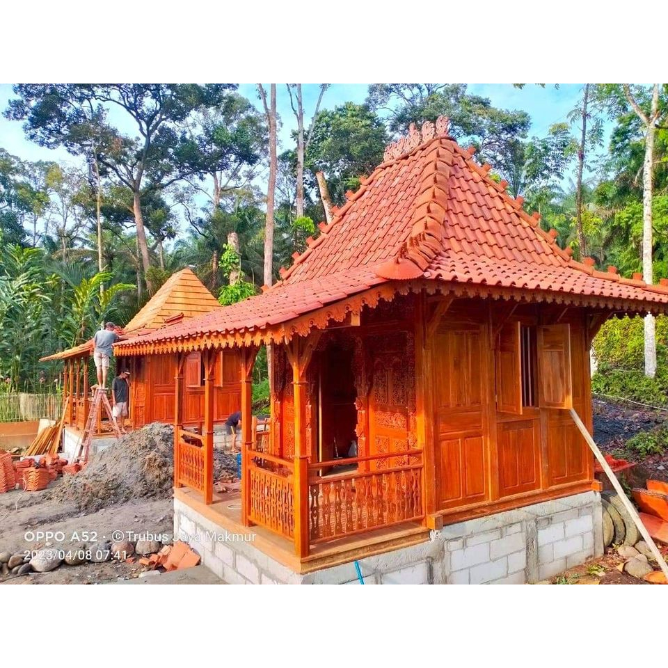 rumah panggung gladak atau joglo dari bahan kayu jati