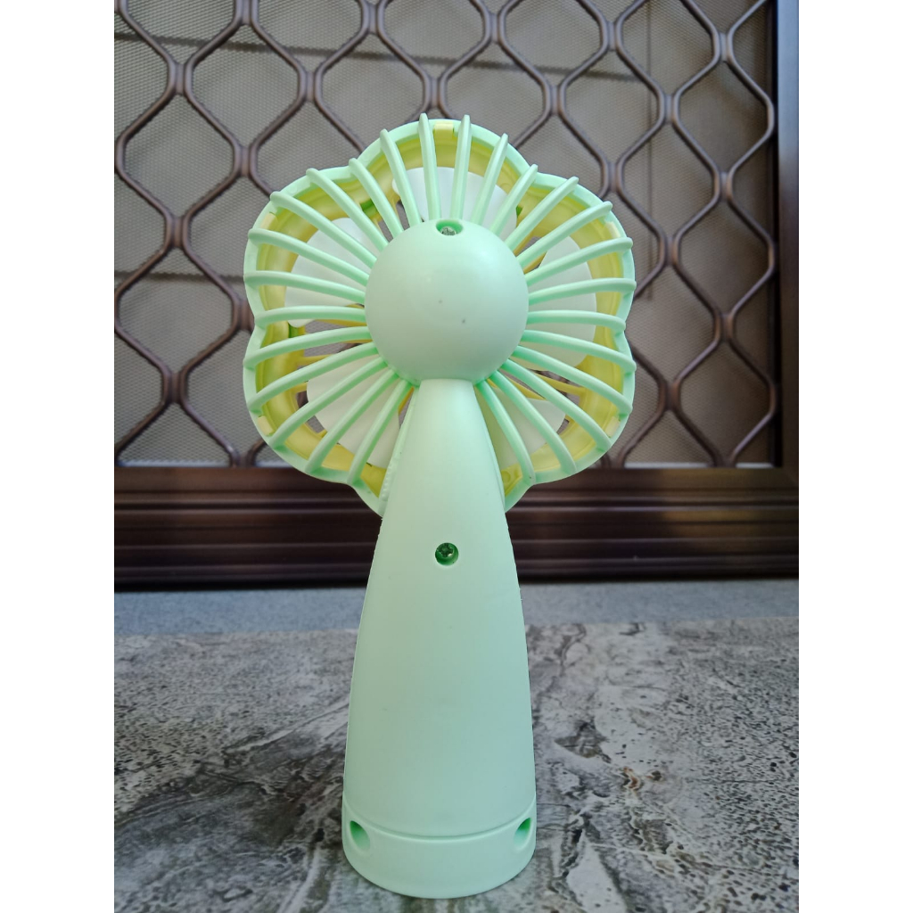 Kipas Angin Mini Fan USB Rechargeable Kipas Angin Genggam Portable Kipas Angin Lucu