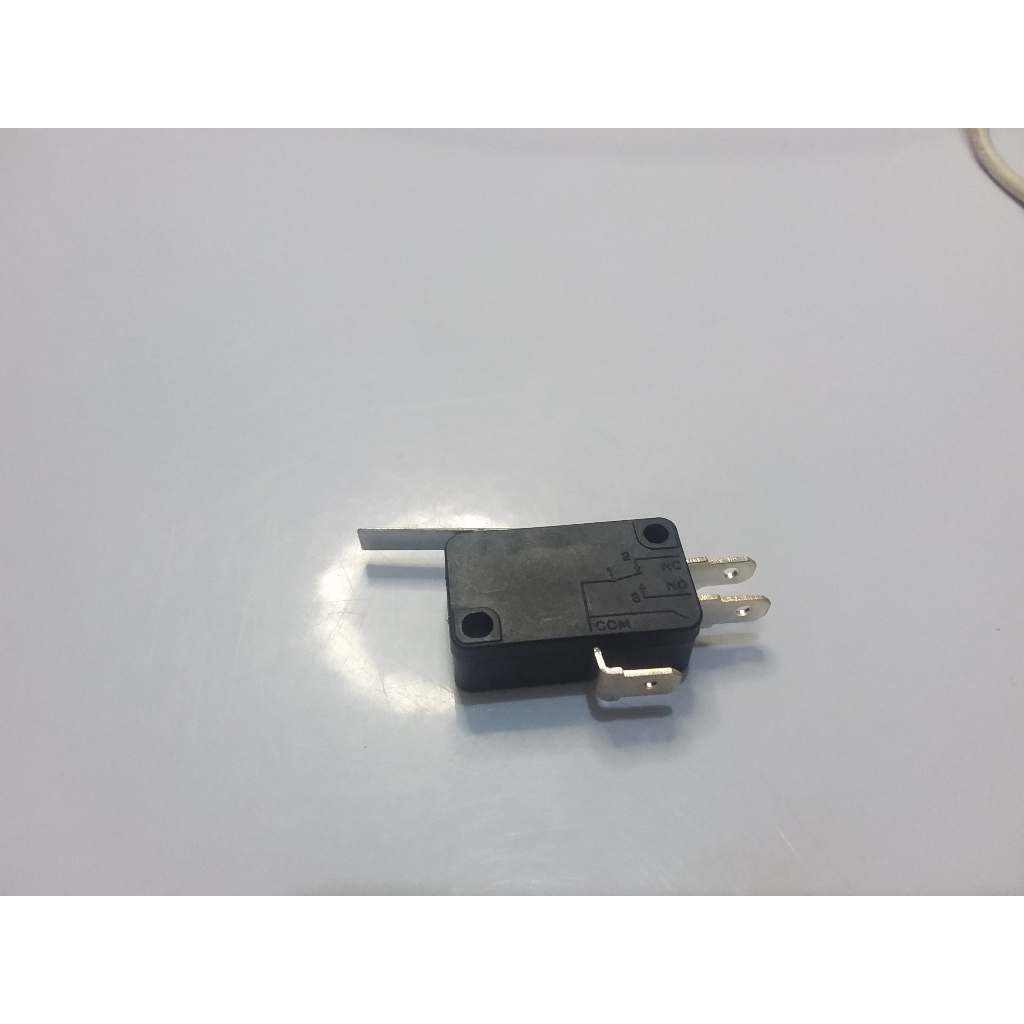 Micro / Limit Switch Plus Plat Panjang Tanpa Roda