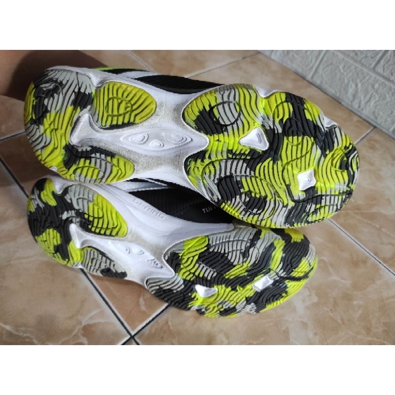 sepatu badminton lining ranger v