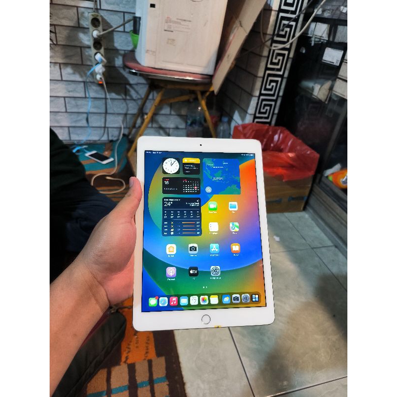 ipad Pro 9.7in. 128GB. celluler 4G.