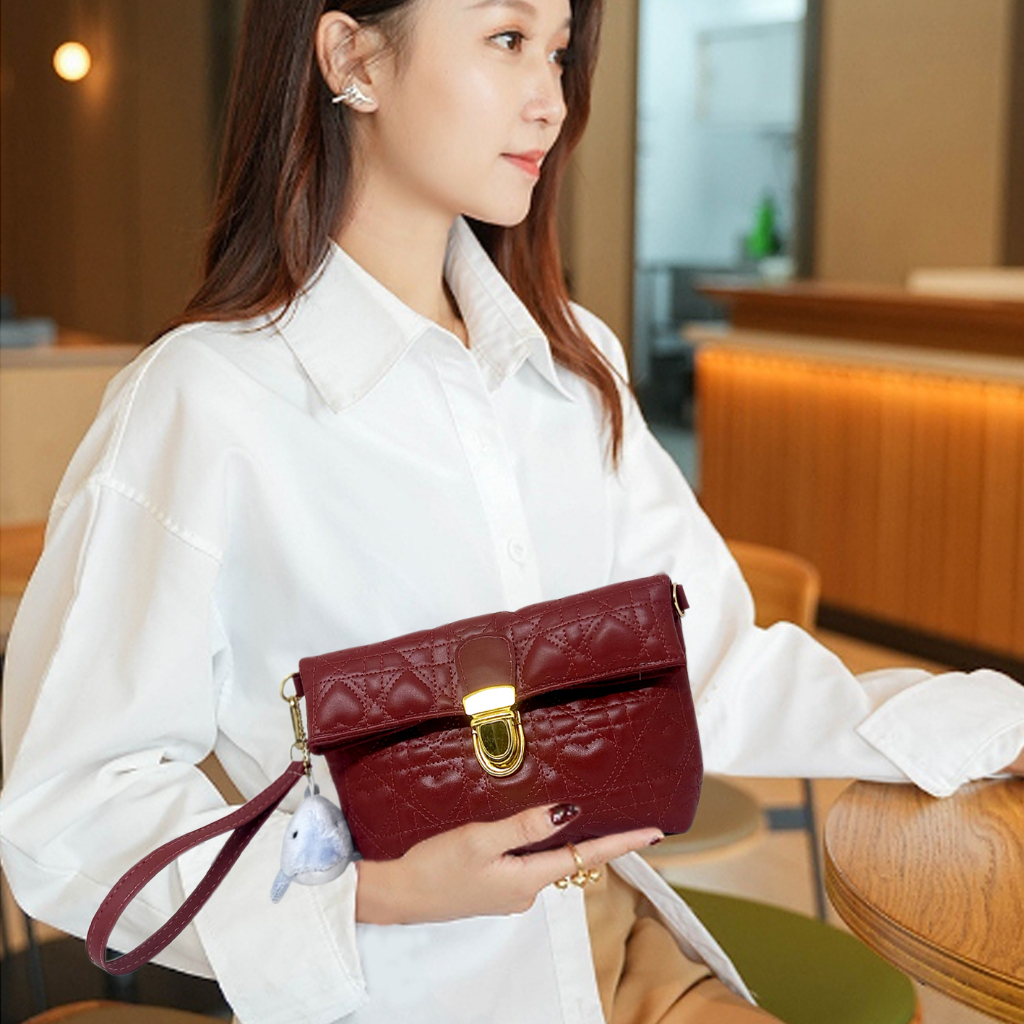 Tas Selempang Wanita Clutch Lipat Kunci Tas Dompet Simple Murah Elegant Free Gantungan Boneka