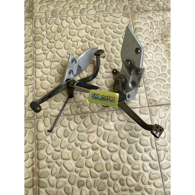 FOOTSTEP POSTEP DEPAN VIXION NEW NVL 1PA ORIGINAL PIJAKAN KAKI DEPAN VIXION NEW