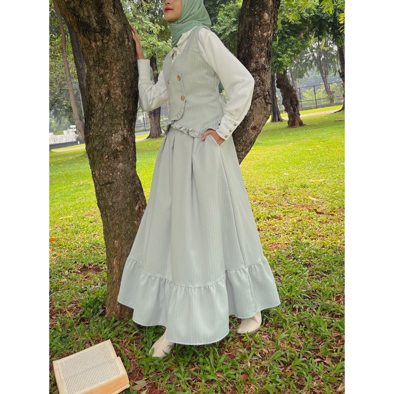 Parisian Style | Eleanor Set | Vintage Yearbook by Studhijabstore